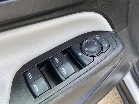 Used 2022 Chevrolet Equinox LS w/ Driver Confidence II Package AWD/4WD image 17