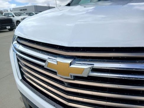 Used 2022 Chevrolet Traverse High Country w/ LPO, Floor Liner Package AWD/4WD image 9