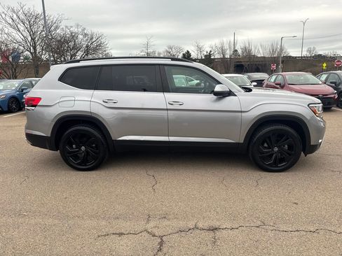 Used 2023 Volkswagen Atlas SE image 9