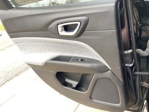 Used 2024 Jeep Compass Latitude image 49