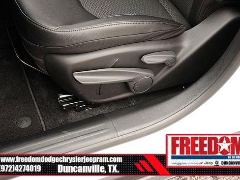 New 2025 Jeep Compass Latitude image 37