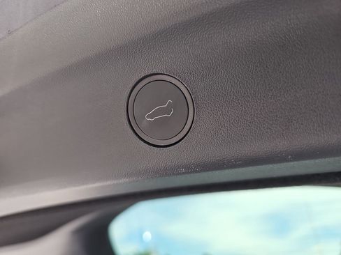 Used 2024 Tesla Model Y Long Range RWD image 13