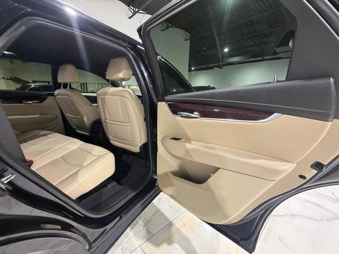 Used 2018 Cadillac XT5 Luxury w/ Driver Awareness Package image 22