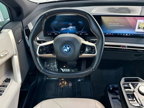 Used 2025 BMW iX xDrive50 w/ Premium Package AWD/4WD image 15
