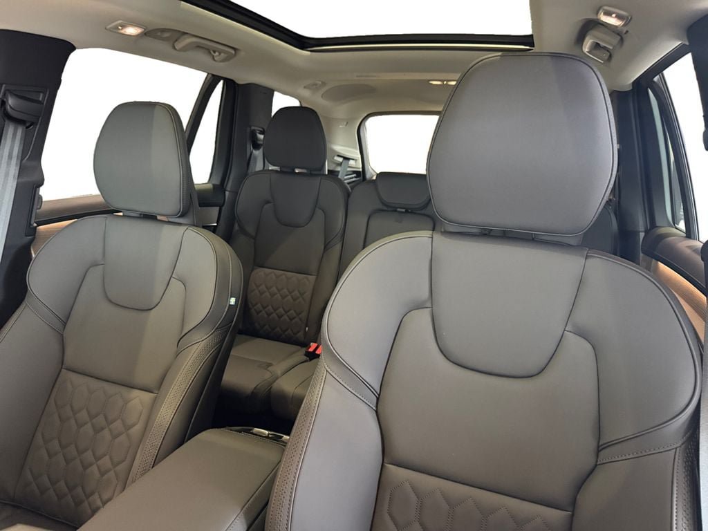 New 2026 Volvo XC90 T8 Plus w/ Protection Package Premier AWD/4WD image 22