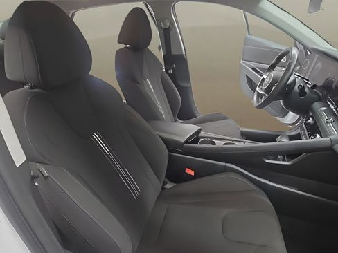 Used 2025 Hyundai Elantra SEL FWD image 20