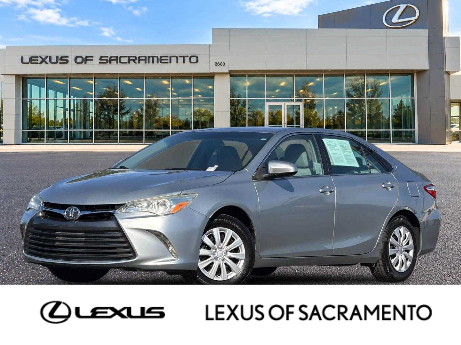 Used 2017 Toyota Camry LE FWD image 1