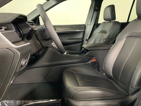 New 2025 Jeep Grand Cherokee Limited image 11