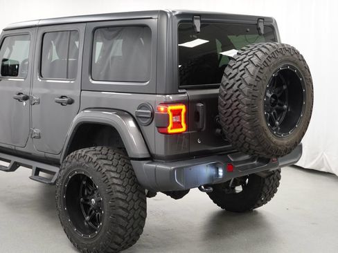 Used 2018 Jeep Wrangler Unlimited Sahara w/ Uconnect 4C Nav & Sound Group AWD/4WD image 14