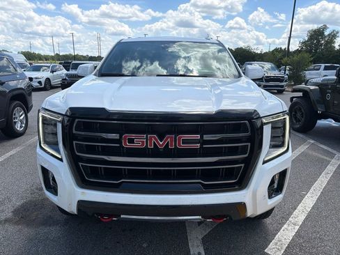 Used 2023 GMC Yukon XL AT4 w/ Technology Package AWD/4WD image 7