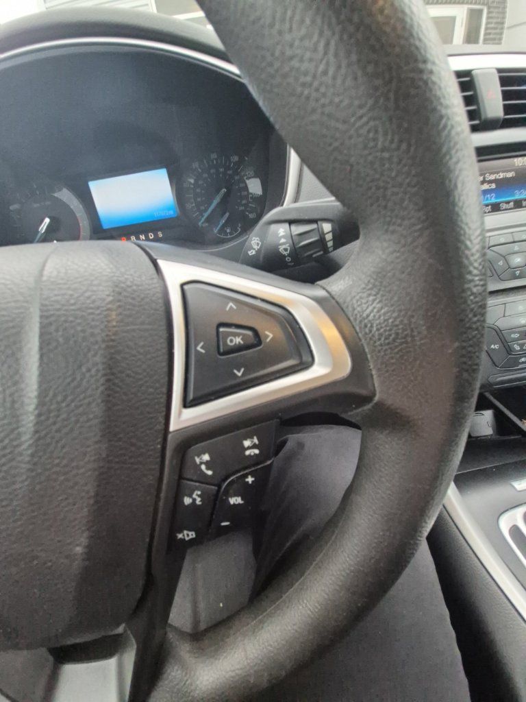 Used 2013 Ford Fusion SE FWD image 19
