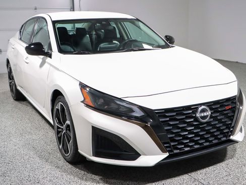 Used 2024 Nissan Altima 2.5 SR image 5