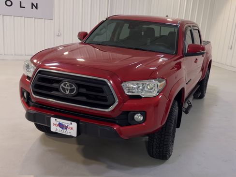 Used 2021 Toyota Tacoma SR5 w/ Technology Package AWD/4WD image 4