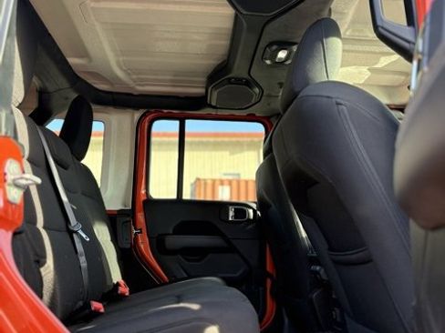 Used 2018 Jeep Wrangler Unlimited Sahara image 15