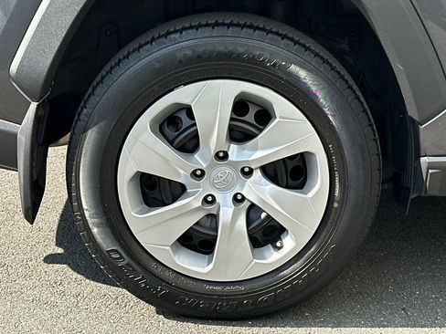 Used 2022 Toyota RAV4 LE AWD/4WD image 7