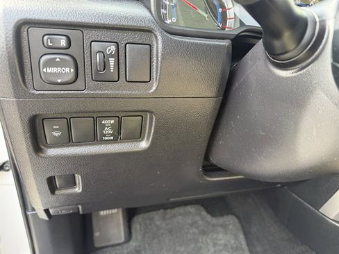 Used 2018 Toyota 4Runner SR5 Premium image 12