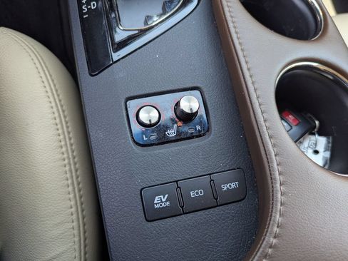 Used 2015 Toyota Avalon XLE Premium FWD image 16