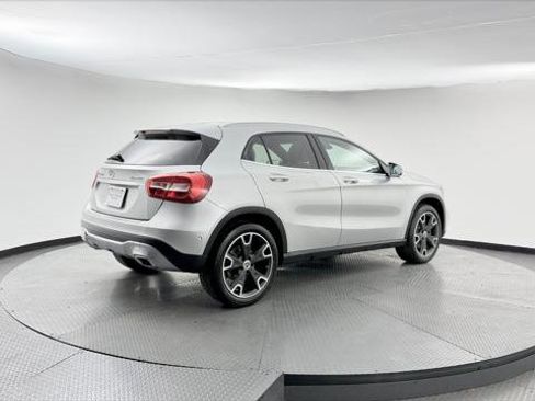 Used 2018 Mercedes-Benz GLA 250 4MATIC image 8