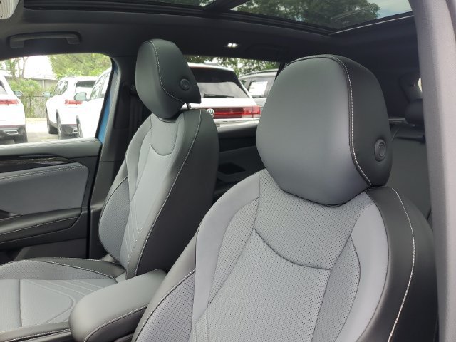 New 2026 Volkswagen Tiguan SE R-Line FWD image 16