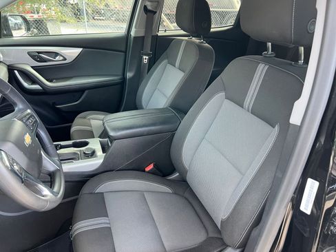 Used 2025 Chevrolet Blazer LT image 32