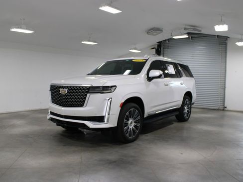 Used 2023 Cadillac Escalade Premium Luxury w/ LPO, Illumination Package RWD image 4