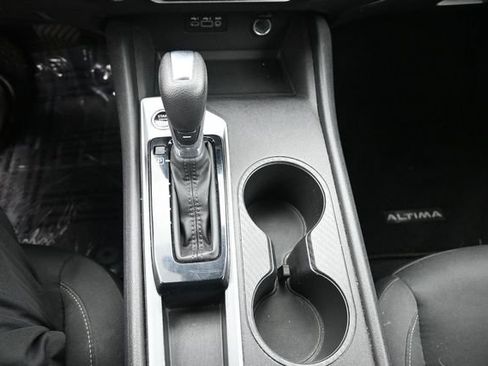Used 2025 Nissan Altima 2.5 SV FWD image 32