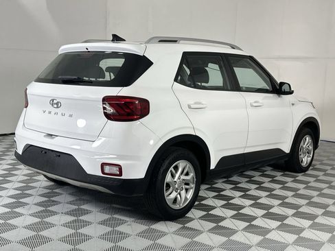 Used 2020 Hyundai Venue SEL FWD image 8