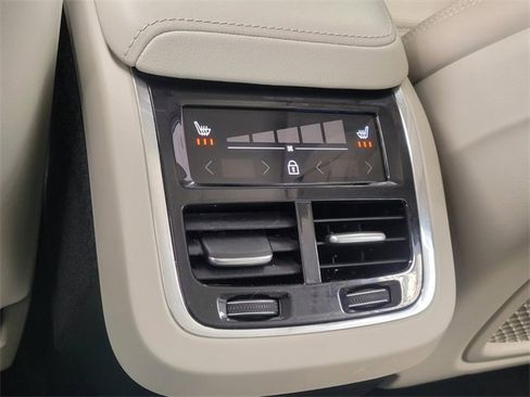 Certified 2023 Volvo XC60 B5 Ultimate w/ Climate Package image 15