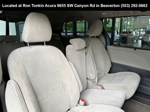 Used 2018 Toyota Sienna LE FWD image 27