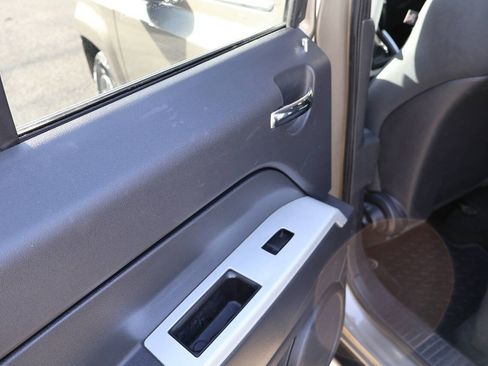 Used 2008 Jeep Patriot Sport FWD image 17