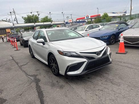 Used 2024 Toyota Camry SE w/ Convenience Package FWD image 3