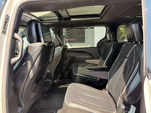 Used 2019 Chrysler Pacifica Limited w/ Advanced Safetytec Group FWD image 25