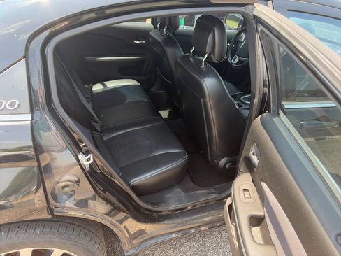 Used 2011 Chrysler 200 S FWD image 6