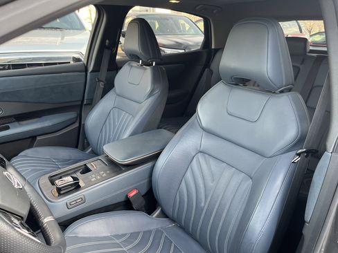 Used 2023 Nissan Ariya image 9