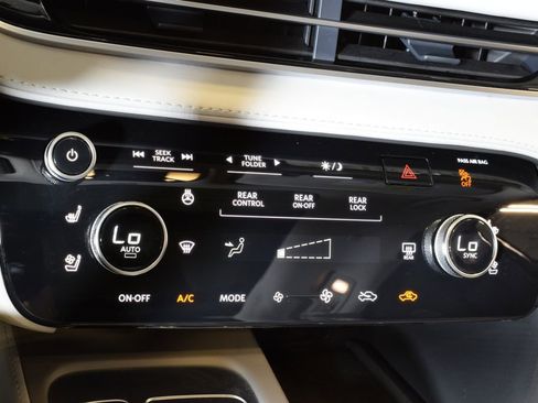 Certified 2026 INFINITI QX60 Luxe w/ Family Package AWD/4WD image 26