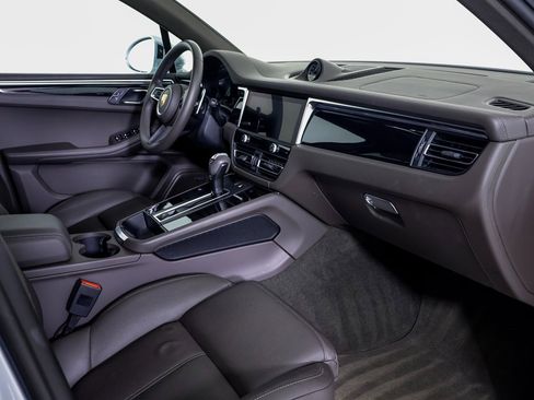 Certified 2023 Porsche Macan S w/ Premium Package Plus image 7