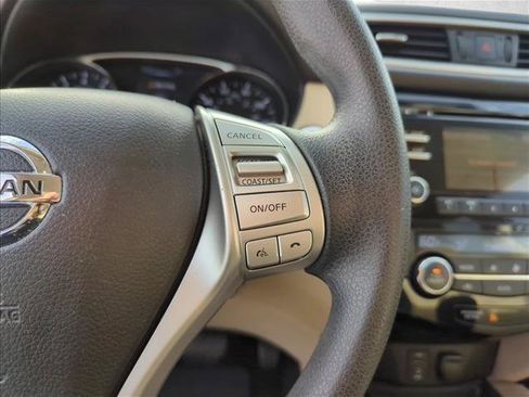 Used 2016 Nissan Rogue SV FWD image 18