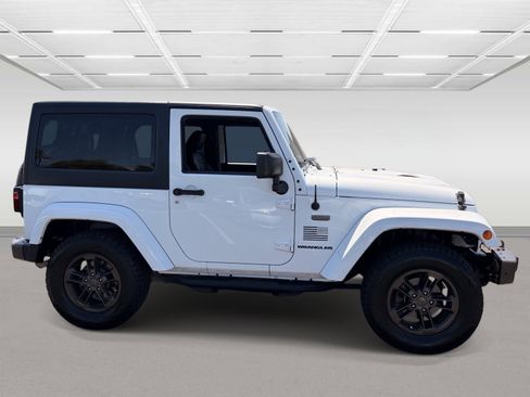 Used 2017 Jeep Wrangler Sahara AWD/4WD image 5