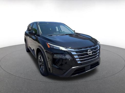 Used 2025 Nissan Rogue SV FWD image 3