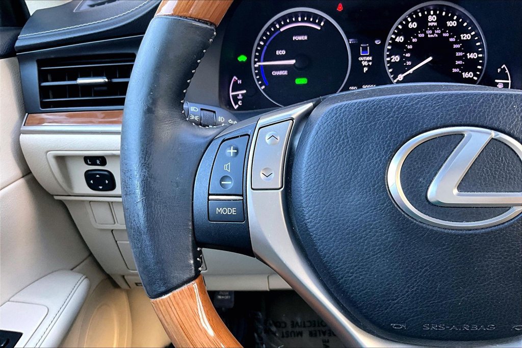 Used 2015 Lexus ES 300h w/ Navigation System Package FWD image 11
