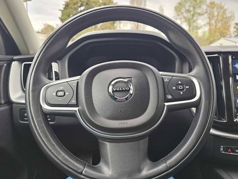 Used 2019 Volvo XC60 T5 Momentum w/ Multimedia Package AWD/4WD image 22