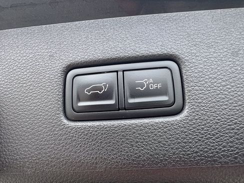 Used 2024 Kia Carnival EX FWD image 11