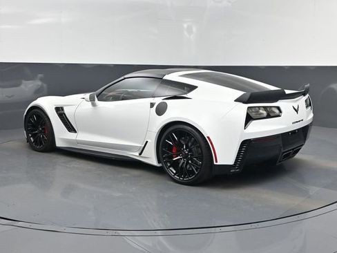 Used 2016 Chevrolet Corvette Z06 w/ 3LZ Preferred Equipment Group RWD image 4
