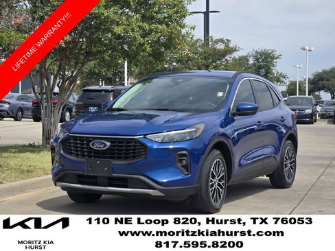 Used 2023 Ford Escape SE FWD image 2