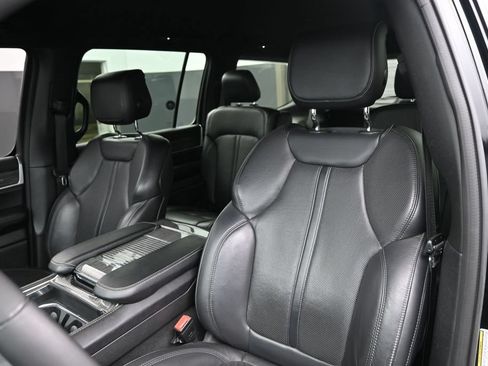 Used 2022 Jeep Wagoneer Series III w/ Flexible Seating Group AWD/4WD image 11