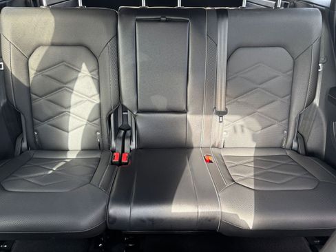 Used 2025 Volkswagen Atlas Cross Sport SE image 35