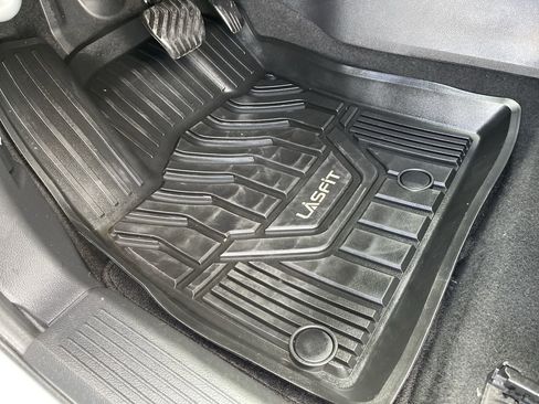 Used 2023 Nissan Rogue S image 34