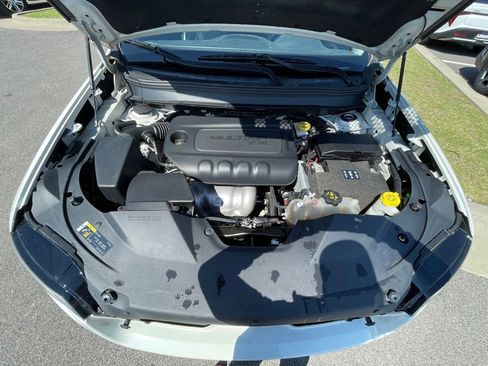 Used 2019 Jeep Cherokee Latitude Plus FWD image 31