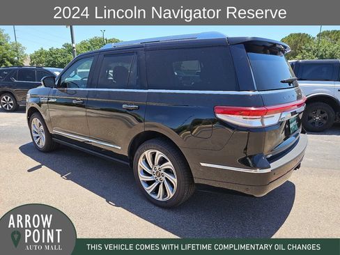 Used 2024 Lincoln Navigator Reserve AWD/4WD image 8