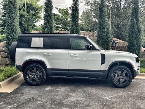 Used 2025 Land Rover Defender 110 S image 6